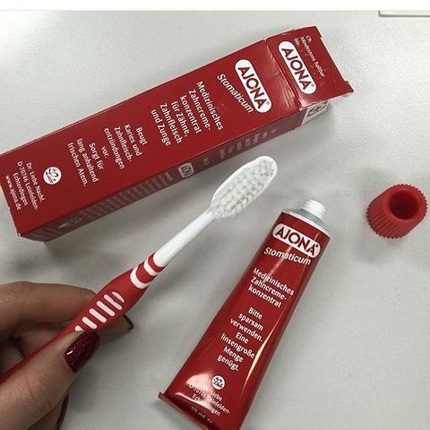 Kem đánh răng Ajona 25ml - Chăm sóc răng miệng chuyên dụng từ Đức, ngừa sâu răng và viêm nướu, cải thiện hơi thở tươi mát.