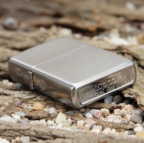 Bật Lửa Zippo 24647 Chrome Xước Vân Cong Chính Hãng - Bật Lửa Cao Cấp Độc Đáo Thời Trang Mỹ