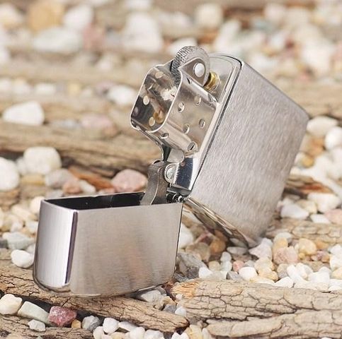 Bật lửa Zippo Armor 162 Brushed Chrome xước ngang - Bật lửa cao cấp Mỹ, thiết kế mạnh mẽ, bề mặt bền đẹp, quà tặng hoàn hảo cho tín đồ!