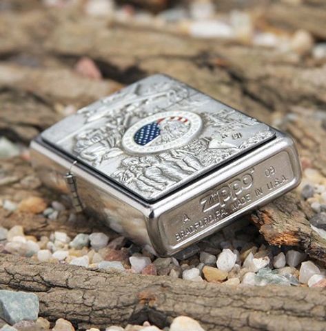 Bật Lửa Zippo 24457 Classic Joined Forces - Biểu Tượng Quân Đội Mỹ Thế Chiến II Mạ Chrome Cứng Cáp, Quà Tặng Độc Đáo