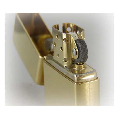 Bật Lửa Zippo 168 Armor Brushed Brass - Bật Lửa Đồng Thau Dày Dặn Huyền Thoại, Độc Đáo và Bền Bỉ Cho Người Sành Điệu