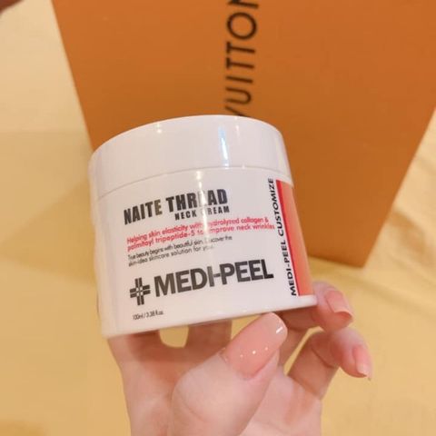 Kem Dưỡng Da Vùng Cổ Medi-Peel Collagen Naite Thread Neck Cream 100ml - Tăng Đàn Hồi, Giảm Nếp Nhăn, Phục Hồi Da Cổ Khỏe Mạnh