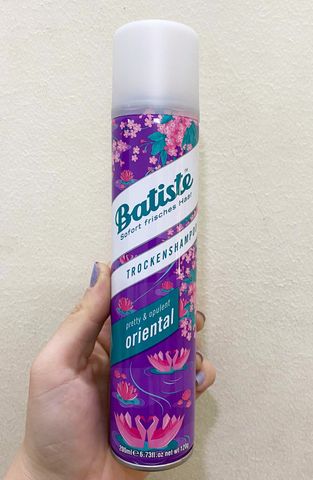 Dầu Gội Khô Batiste Tóc Dầu - Giải Pháp Tiện Lợi Không Cần Nước, Tươi Mát, Bồng Bềnh, Hương Floral 200ml