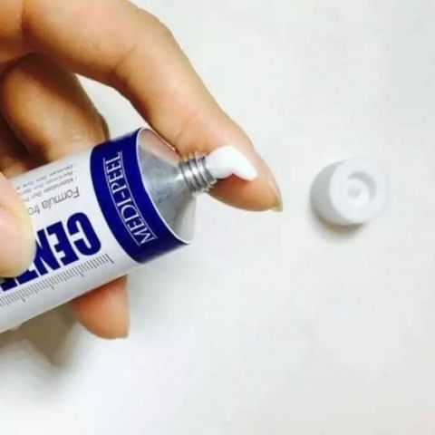 Kem Hỗ Trợ Cải Thiện Mụn Centella Mezzo Cream Medi Peel - Chiết Xuất Rau Má, Ngăn Ngừa Mụn, Phục Hồi Da, Dưỡng Ẩm 30ml