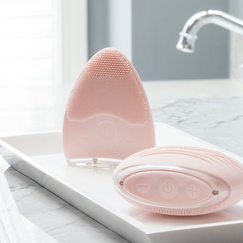 Máy Rửa Mặt Silicon HoMedics FAC 310 - Công Nghệ Siêu Âm Làm Sạch Da, Kháng Khuẩn, 8 Cấp Độ Điều Chỉnh, Sạc Tiện Lợi, Dành Cho Mọi Loại Da.