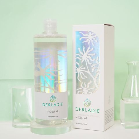 Nước Tẩy Trang Ngừa Mụn Derladie - Cleansing Water Chiết Xuất Cây Phỉ 500ml - Làm Sạch Da, Ngăn Ngừa Mụn Hiệu Quả Cho Da Nhạy Cảm