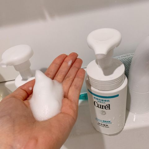 Sữa Rửa Mặt Curel Intensive Moisture Care Dạng Bọt 150ml - Giải Pháp Cấp Ẩm Cho Da Khô, Nhạy Cảm Nhật Bản