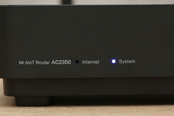 Bộ phát Wifi Xiaomi Mi AIoT AC2350 - 7 ăng-ten ngoài, tốc độ 2183Mbps, kết nối ổn định cho 128 thiết bị, băng tần kép 2.4GHz và 5GHz.