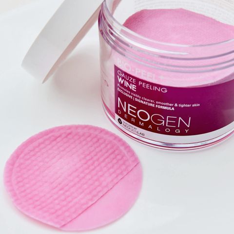 Tẩy da chết Neogen Dermalogy Wine Lift PHA Gauze Peeling