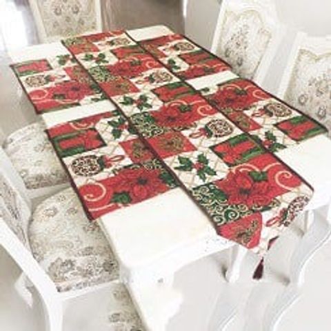 Bộ 5 tấm trải bàn ăn Giáng Sinh cao cấp với họa tiết người tuyết, bông tuyết và hoa đỏ - Trang trí tiệc Giáng Sinh ấm cúng
