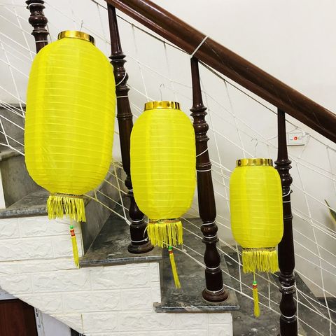 Combo 3 Đèn Lồng Vải Hình Trụ Nhiều Màu Có Tua Đuôi Vàng - Trang Trí Tết Bằng Vải Cotton Chống Thấm Nước, Khung Thép Chắc Chắn