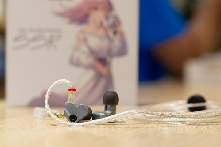 Tai nghe In Ear Moondrop SSR 2-pin 3.5mm - Âm thanh Chất lượng Cao, Phù hợp Nhiều Thể loại Nhạc, Quà Tặng Độc Đáo cho Fan Hâm Mộ