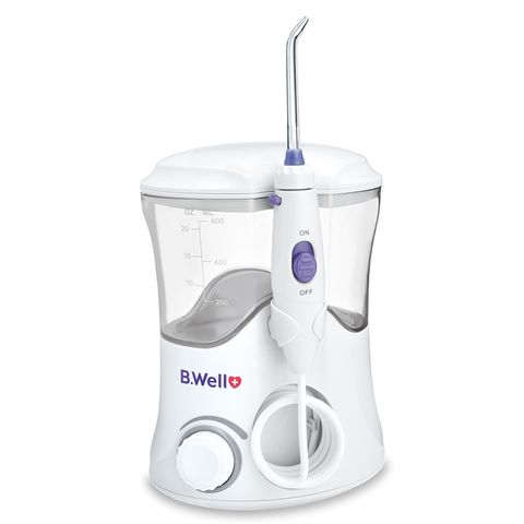 Máy tăm nước B.Well Swiss WI-922 với 7 đầu phun và 10 mức độ điều chỉnh, hỗ trợ vệ sinh răng miệng cho cả gia đình, dễ sử dụng.
