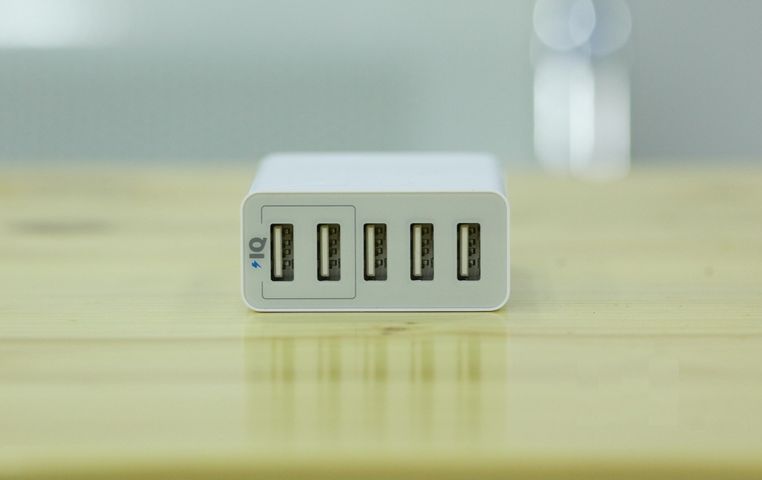Bộ sạc 5 cổng Anker A2134 PowerPort Lite - Sạc nhanh cho 5 thiết bị USB, nhỏ gọn, tiện lợi cho người di chuyển