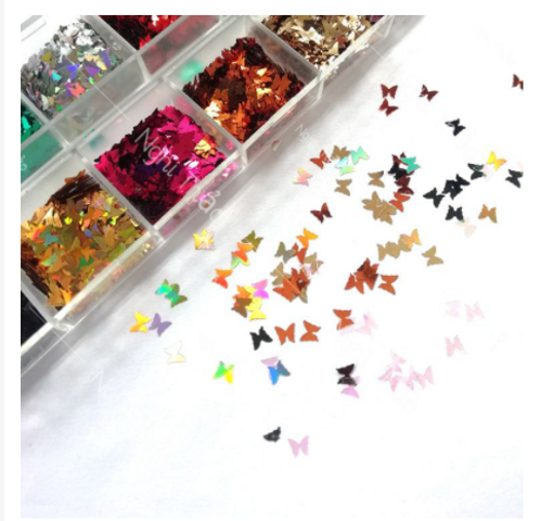 Họa tiết kim tuyến trang trí nail hình lá phong và bướm - Giúp thợ nail dễ dàng tạo kiểu và làm nổi bật bộ móngclé gợi ý độc đáo.