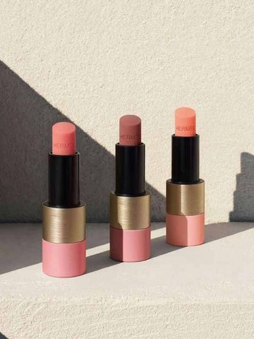 Son dưỡng môi Hermes 30 Rose D’ete màu hồng nude - Chất son mịn, dưỡng ẩm giúp môi mềm mượt, thanh lịch cho mọi dịp.