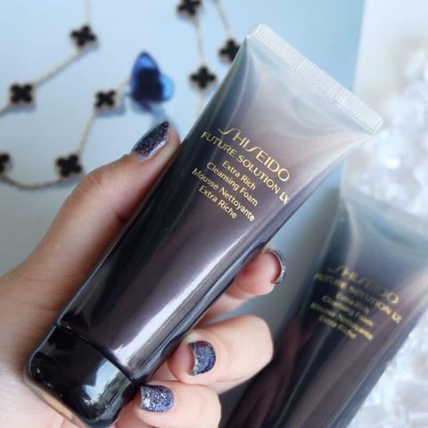 Sữa Rửa Mặt Shiseido Future Solution LX Extra Rich 125ml - Dưỡng Sáng Da, Làm Sạch Sâu, Chống Lão Hóa, Cho Làn Da Tươi Mát, Rạng Rỡ
