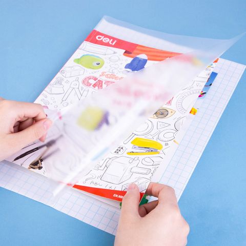 Decal Bọc Vỏ Trong Suốt Deli EH830 - Bảo Vệ Bìa Sách Vở Siêu Bền, Chống Thấm, Phù Hợp Với Tập Và Sách Cỡ A4 - Hàng Chính Hãng