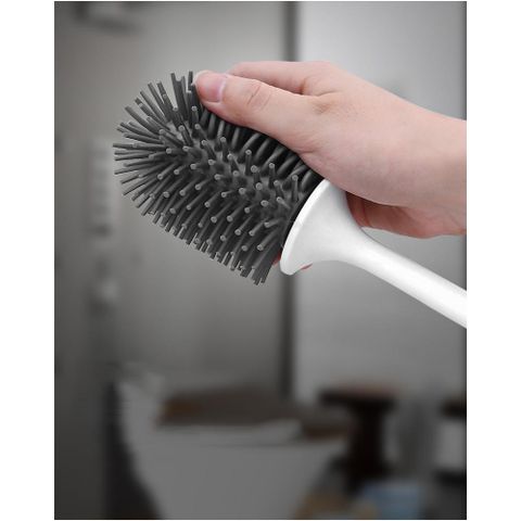 Bộ chổi cọ nhà vệ sinh Oenon dán tường có ngăn, thiết kế hiện đại, tiện lợi cho không gian nhỏ gọn, kệ chứa đồ đa năng, vệ sinh hiệu quả.
