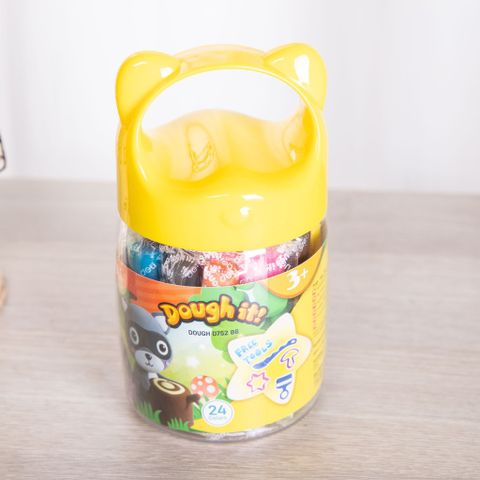 Hộp đất nặn Deli 12/24 màu ED75246/ED75286 kèm khuôn - Đồ thủ công an toàn cho trẻ nhỏ, kích thích sáng tạo và phát triển nghệ thuật.