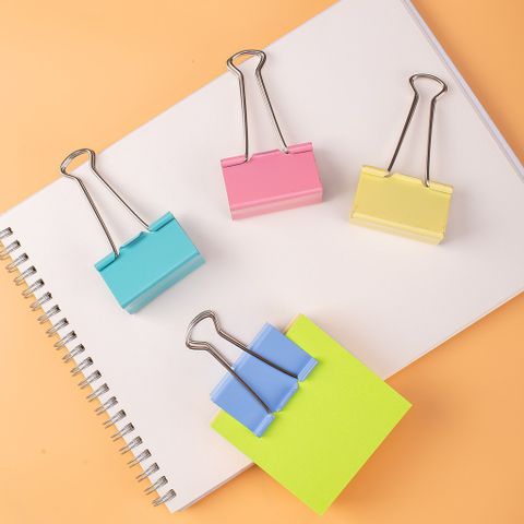 Kẹp bướm Deli E8553A hộp 24 chiếc - Kẹp giấy bền bỉ, chắc chắn, nhiều màu sắc cho văn phòng và học tập