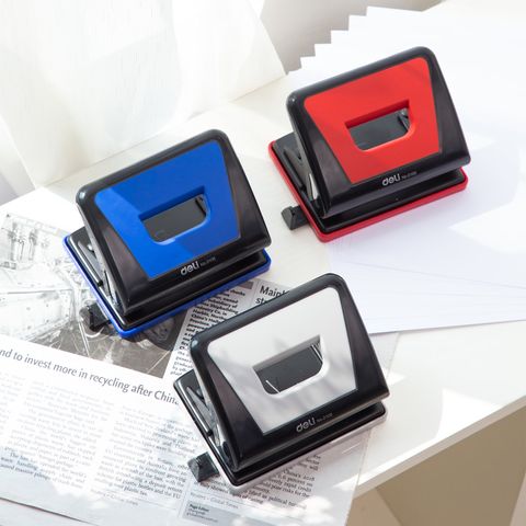 Máy đục lỗ 15 tờ Deli E0105 - Thiết kế tiện dụng, lưỡi kim loại sắc bén và tay cầm thoải mái cho văn phòng phẩm chất lượng cao