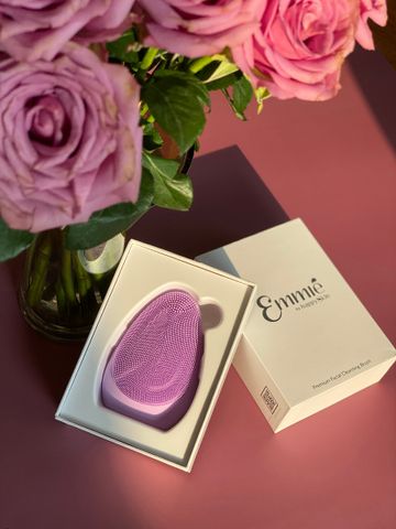 Máy rửa mặt Emmié Premium Facial Cleansing Brush - Sạch sâu, 7 chế độ rung, giúp da khỏe mạnh, dịu nhẹ, hỗ trợ chống lão hóa, bảo hành 12 tháng