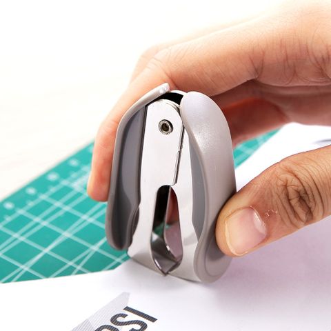 Nhổ Ghim Deli E0232 Loại 10 24/6 26/6 - Dụng Cụ Văn Phòng Bền Chắc, Thiết Kế Tiện Dụng, Mạ Bạc Chống Ăn Mòn
