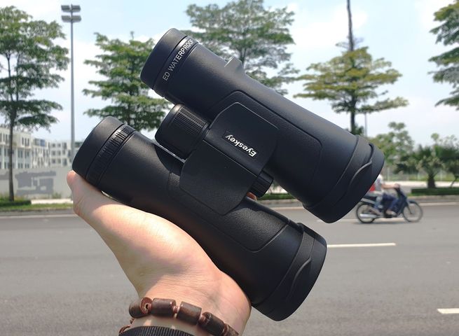 Ống nhòm cao cấp Eyeskey 12x50 ED Captor - Chống nước, thiết kế gọn nhẹ, hình ảnh sắc nét cho người yêu thiên nhiên và du lịch.