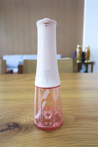 Máy tăm nước cầm tay Roaman W10 - Làm sạch răng miệng hiệu quả với 5 chế độ và 4 đầu tăm tiện dụng, thiết kế nhỏ gọn, sạc USB.