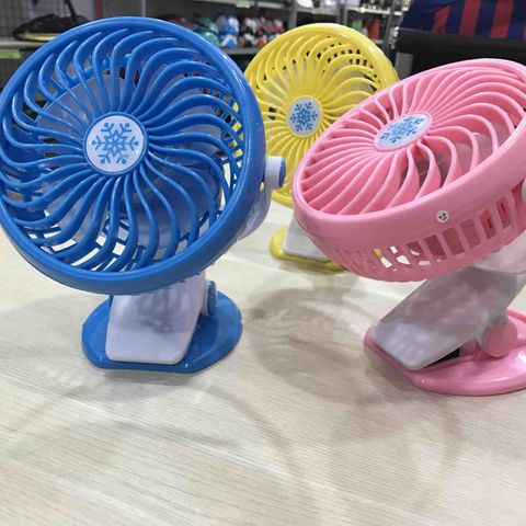 Quạt Tích Điện Mini Kẹp Bàn Gutek F186 - Đa Năng, 3 Tốc Độ Gió, Quạt Kẹp Nôi Trẻ Em, Thiết Kế Gọn Nhẹ, Dễ Dàng Sử Dụng