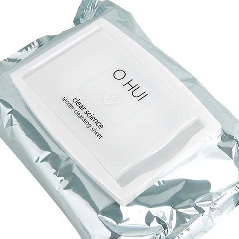 Khăn ướt tẩy trang Ohui Clear Science - 100 tờ tiện dụng, nhẹ nhàng, không gây khô da, thích hợp cho mọi loại da, tẩy trang nhanh chóng và hiệu quả.