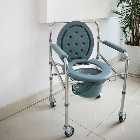 Ghế bô vệ sinh có bánh xe di chuyển Lucass G696 - Khung hợp kim bền đẹp, hỗ trợ người lớn tuổi tiện lợi, dễ vệ sinh.