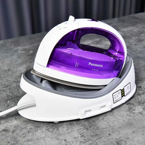 Bàn Là Hơi Nước Không Dây Panasonic NI-WL30 1550W - Thiết Kế Tiện Lợi, Hiệu Suất Cao, Lướt Mượt Mà Trên Quần Áo