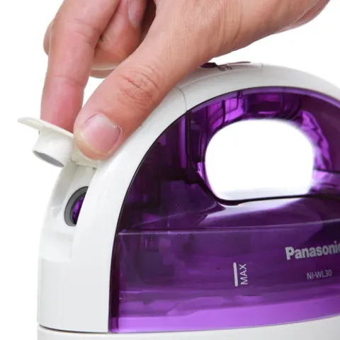Bàn Là Hơi Nước Không Dây Panasonic NI-WL30 1550W - Thiết Kế Tiện Lợi, Hiệu Suất Cao, Lướt Mượt Mà Trên Quần Áo