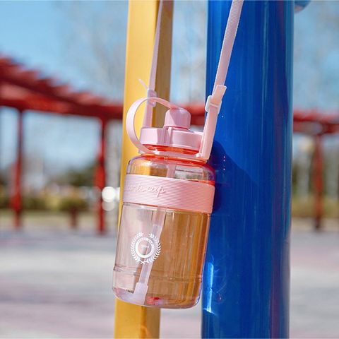 Bình Đựng Nước Thể Thao Ống Hút Dây Đeo - Nhựa PC An Toàn, Tiện Lợi Mang Theo Tập Gym, Du Lịch - Nhiều Màu Sắc 600ml-2000ml