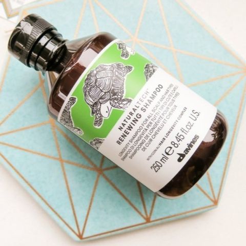 Dầu gội Davines Renewing Shampoo 250ml - Hỗ trợ trẻ hóa tóc và da đầu, Duy trì tình trạng tóc khỏe mạnh, Mái tóc suôn mượt, óng ả