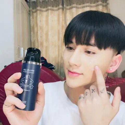 Kem Dưỡng Da Cho Nam Grinif All In One 4 Gentleman - Cải Thiện Da Sạm Màu, Cung Cấp Độ Ẩm, Trẻ Hóa Da 120ml