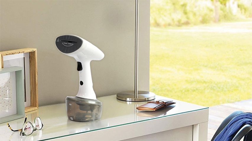Bàn là hơi nước cầm tay Benny BIS-220S gọn nhẹ 1600W, dung tích 300ml, thiết kế sang trọng - Công nghệ phun hơi thông minh