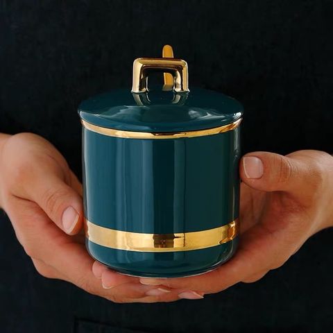 Bộ 3 Hũ Đựng Gia Vị Sứ Xanh Viền Vàng Cao Cấp - Sang Trọng, Bền Đẹp, Kèm Thìa và Khay Hứng Tiện Lợi cho Nhà Bếp