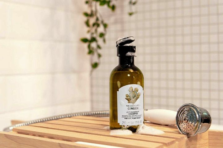 Dầu Gội Xả Gừng The Body Shop Ginger Anti-Dandruff 250ml - Giải Pháp Ngăn Gàu, Làm Sạch Và Dưỡng Ẩm Tóc Từ Tinh Dầu Gừng Sri Lanka
