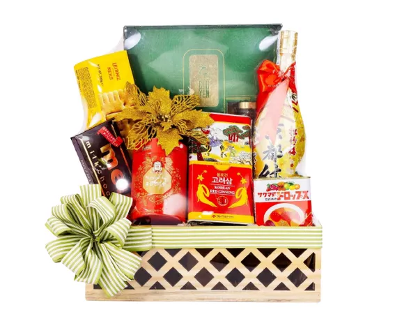 Giỏ quà Tết hộp gỗ 09 - Chai Sake, hồng sâm, yến chưng, bánh kẹo