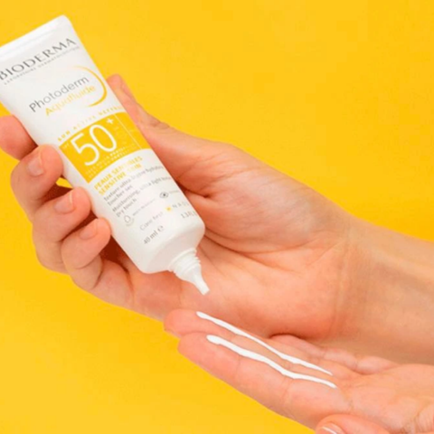 Kem chống nắng Bioderma Photoderm Sun Actice Defense Aqua-Fluid SPF50+ - Bảo vệ tối ưu da khỏi tia UV, chất kem mỏng nhẹ, thích hợp mọi loại da