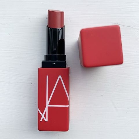 Son Nars Powermatte Lipstick 132 Dragon Girl - Thỏi Son Lì Đỏ Ruby Cao Cấp, Độc Đáo, Quyến Rũ, Phù Hợp Mọi Dịp