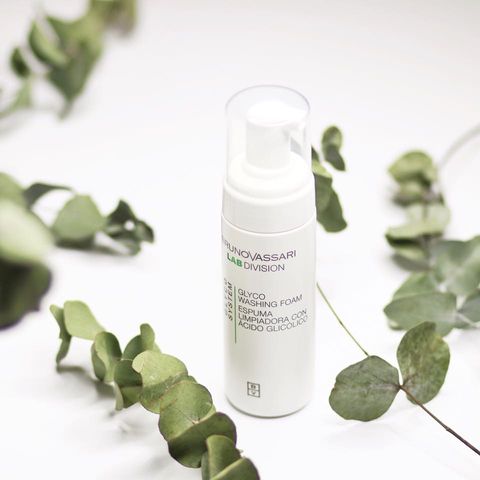 Bọt Rửa Mặt Bruno Vassari Glycolic System 150ml - Sạch Nhờn, Tái Tạo Da, Dưỡng Ẩm, Giảm Nếp Nhăn, Phù Hợp Mọi Loại Da