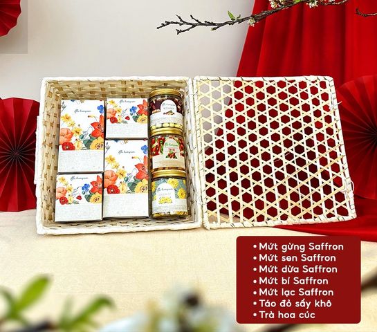 Hộp quà Tết Mứt Hoa Quả Saffron, Trà Hoa Cúc và Táo Đỏ Mộc Hương Sơn - Quà Biếu Bổ Dưỡng Tốt Cho Sức Khỏe