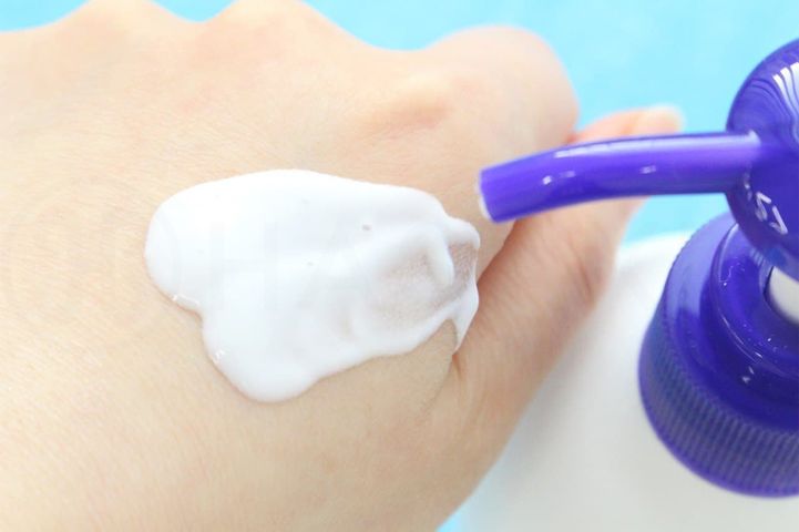 Sữa Dưỡng Thể Hatomugi Nhật Bản - Chống Nắng SPF31 PA+++ Giúp Dưỡng Ẩm và Trắng Da 250ml