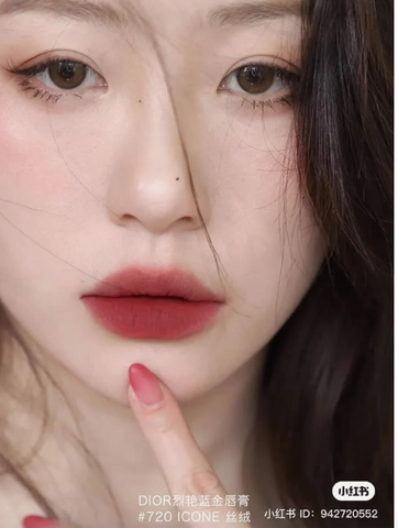 Son thỏi Dior Rouge Forever màu 720 Forever Icone hồng nâu - Son môi cao cấp thiết kế sang trọng, mềm mịn, bám màu lâu, dành cho phái đẹp.