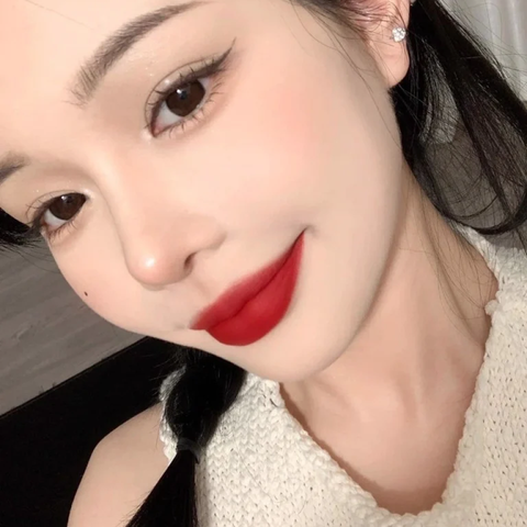 Son thỏi Dior Rouge Mitzah Velvet 999 Limited Edition màu đỏ thuần - Son môi cao cấp sang trọng, bám màu lâu 16 giờ, phong cách độc đáo