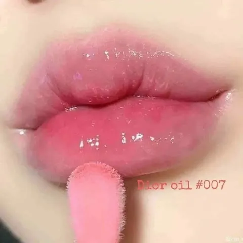 Son dưỡng Dior Addict Lip Glow Oil 007 Raspberr - Dầu dưỡng môi màu hồng dâu ngọt ngào, giúp đôi môi căng mọng và bóng nhẹ, sản phẩm cao cấp từ Dior